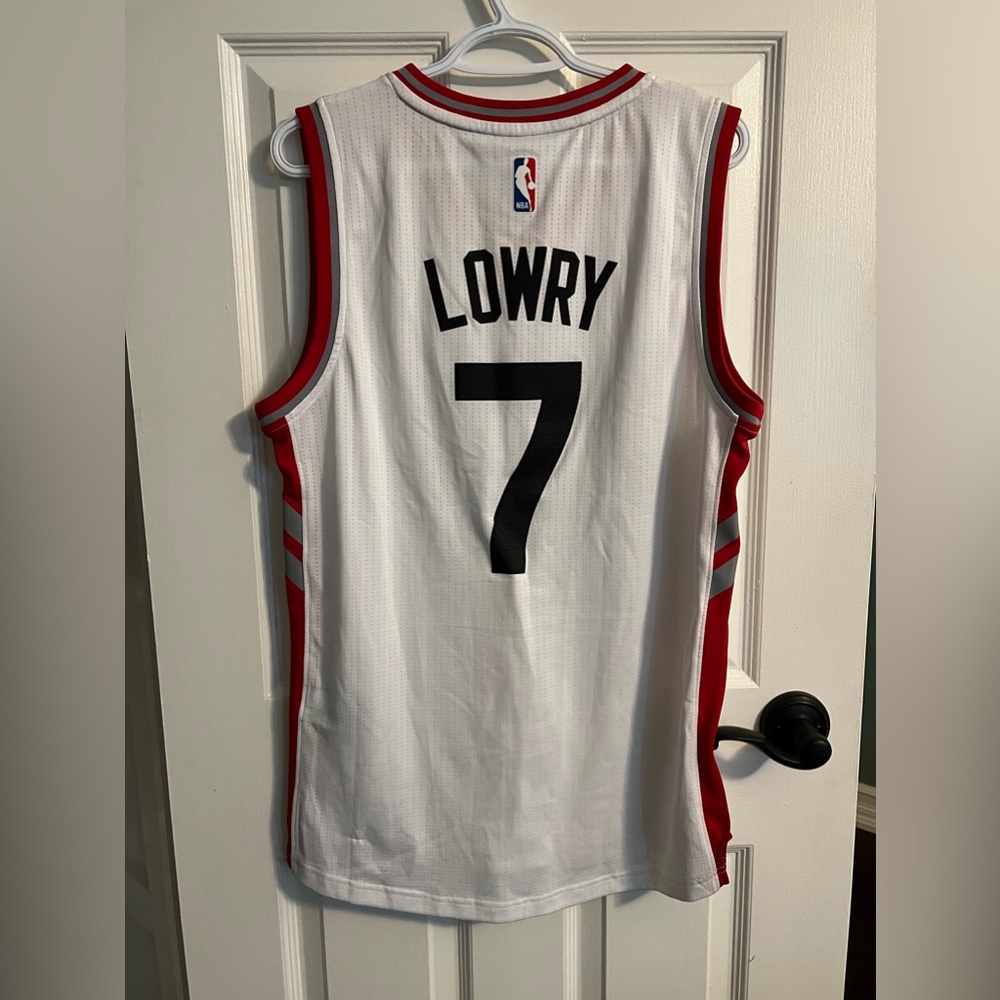 NWOT Kyle Lowry #7 Adidas Raptors Jersey Small